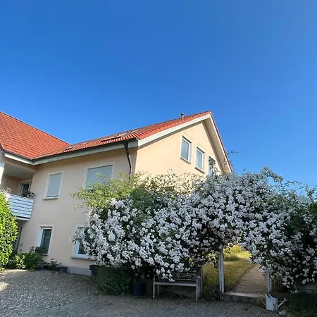 Apartment 80 Qm Stadtnahes Domizil Im Gruenen Priesendorf