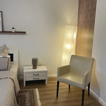 Apartment 80 Qm Stadtnahes Domizil Im Gruenen